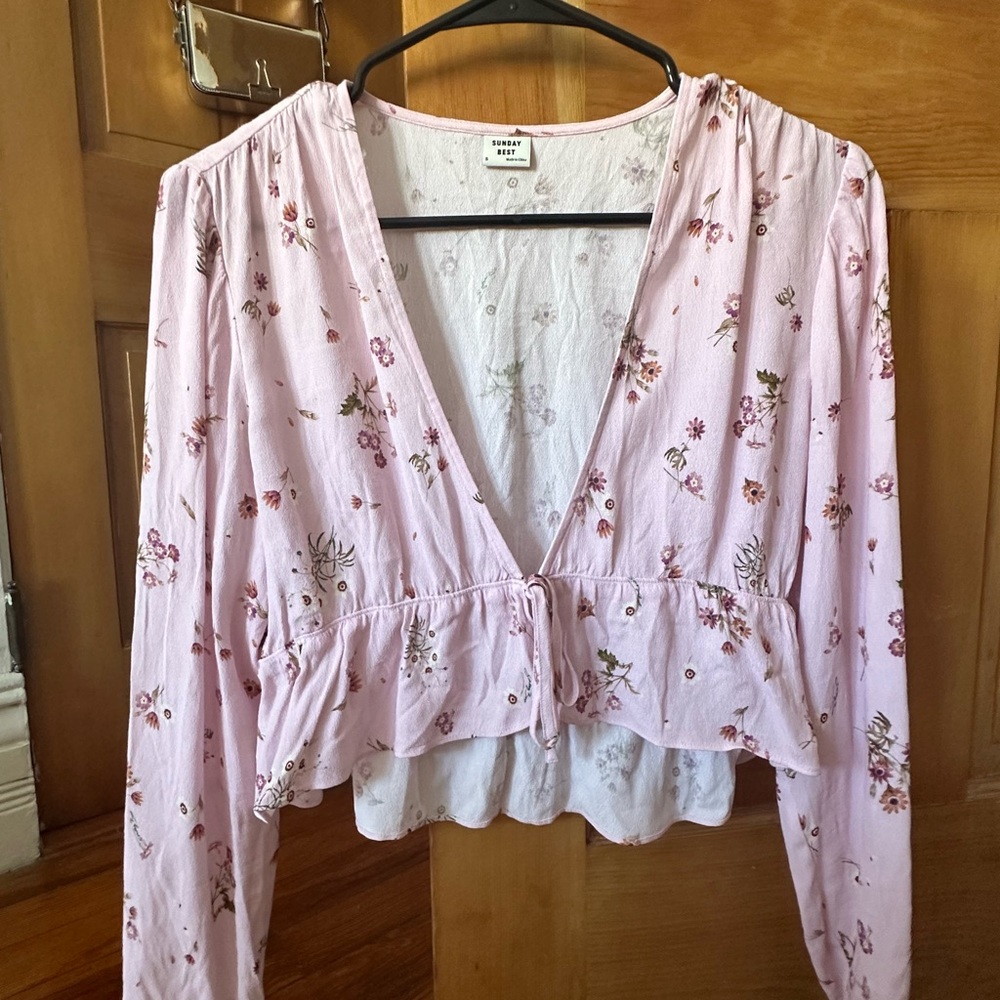 Aritzia tie front blouse size S